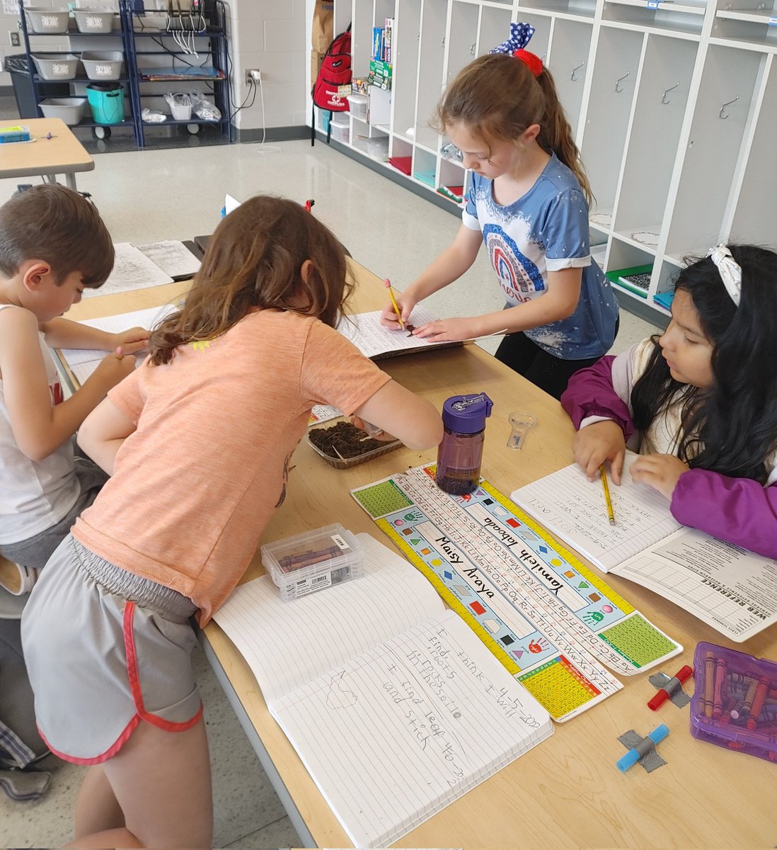 AP_AshleyPriest's tweet photo. Who does't love digging into dirt?!? These 1st grade classes certainly do! Hands-on learning makes it easier for these students to remember the different types of soil and their properties #McDeedsRises #Science https://t.co/yS8c1gEicm