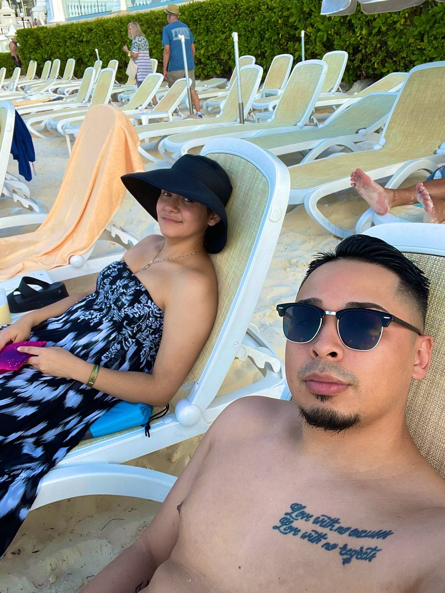 Sweatband0N's tweet photo. ❤️🌴 https://t.co/AsLl8ctyr4