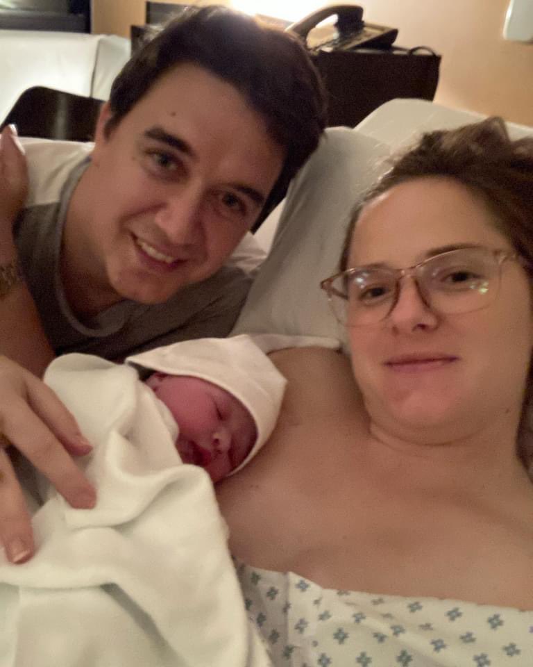 DamianBarisch's tweet photo. Los chicos crecen:
Aquel novel piloto que brillara afuera frente a algunos qluego llegaron a la F1, volvió y peleó el título de TC2000, se recibió de abogado y periodista, ahora fue por más:

Junto a su coequiper @agusgerde,  @AScalbi se convirtieron en papás de Florencia.

🙌🏻👏🏻 https://t.co/LwqzMNCMDv