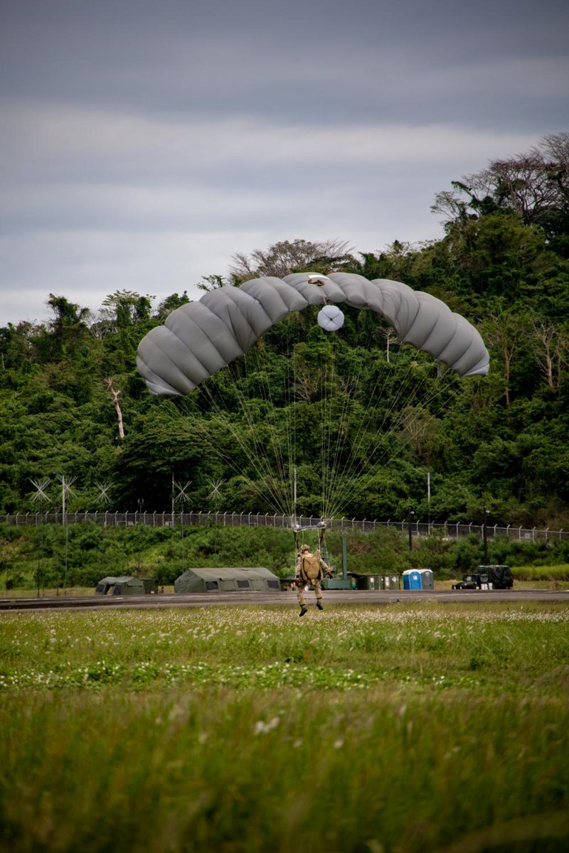 🇺🇸 #Airmen with the 320th Special Tactics Squadron, 353rd Special Operations Wing, conduct parachute operations in support of #Balikatan22. 🇺🇸–🇵🇭 #FreeAndOpenIndoPacific #JointForce #FriendsPartnersAllies
 
📸: Lance Cpl. Natalie Greenwood