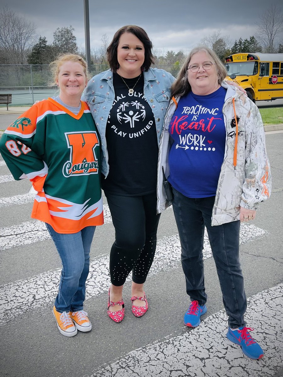 KaseyWilloughb4's tweet photo. Autism Acceptance 🧩Spirit Week: What’s your Passion 💗Day?? 🤔 I tried to combine a few of mine…Disney 🏰, bling ✨ and of course my KR students/Unified 🧡🐾💚 @CharlotteTobi15 @DachowskiJenn #WhatsYourPassion #AutismAcceptanceMonth #SpiritWeek https://t.co/29gUn6CRpf