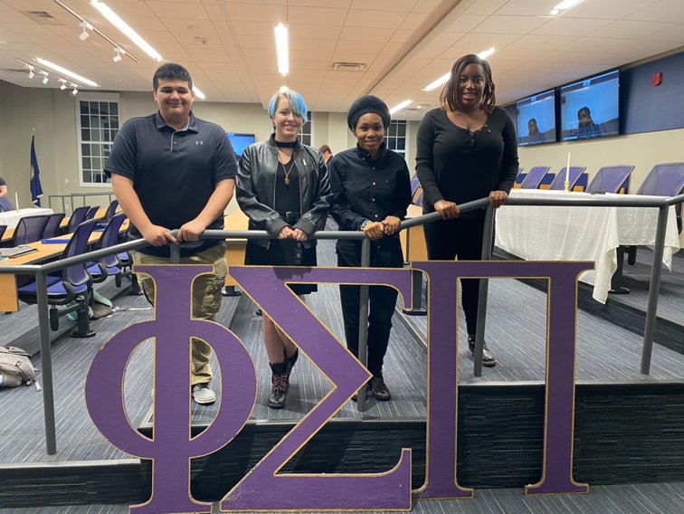 PSP_Longwood's tweet photo. It's that time of the year! 🕚🗓
Four initiates were inducted into the Eta Iota Chapter from the Mu-class. Congratulations and welcome to Phi Sigma Pi! https://t.co/85kP2XEjqW