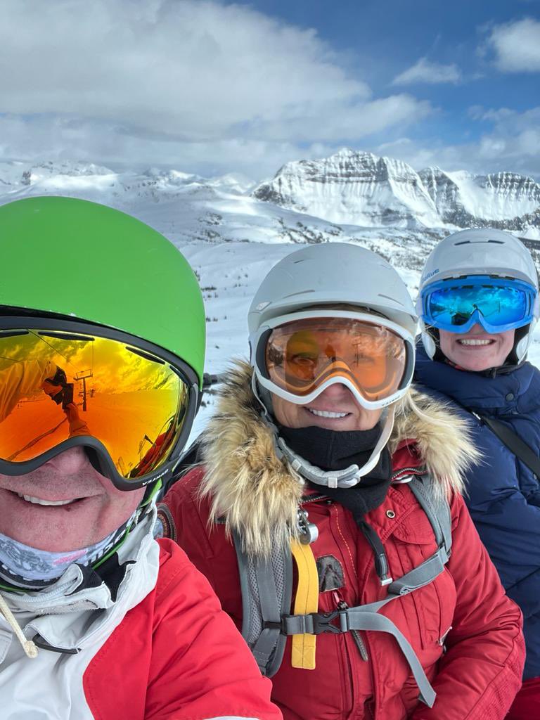 SusieThompson67's tweet photo. @SunshineVillage what a fantastic first day for us all. You didn’t disappoint ⛷🇨🇦 https://t.co/9pY95wOphL