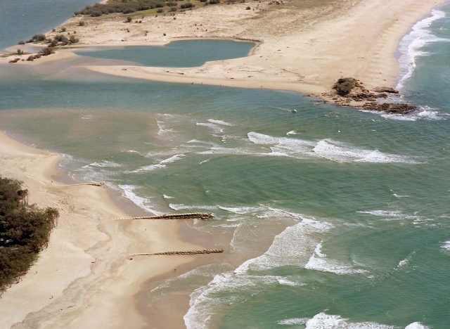 Geofabrics_Aust's tweet photo. Today is Thursday and we are sharing photos from over 20 years ago… dare we say #throwbackthursday?

Check out the case study to find out how Elcorock Geotextile Sand Containers protect the Maroochy River and surrounding #coastal areas from #erosion: https://t.co/HALqQELOc8 https://t.co/HB23Hp2X8F