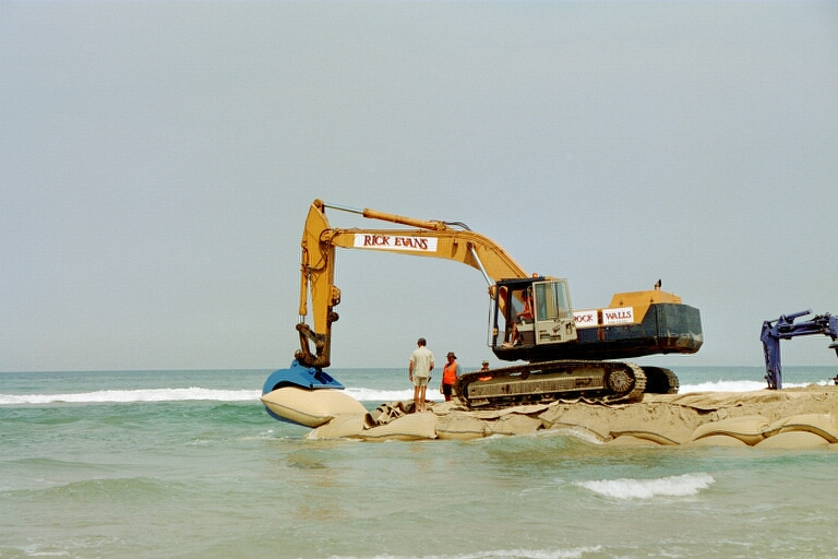 Geofabrics_Aust's tweet photo. Today is Thursday and we are sharing photos from over 20 years ago… dare we say #throwbackthursday?

Check out the case study to find out how Elcorock Geotextile Sand Containers protect the Maroochy River and surrounding #coastal areas from #erosion: https://t.co/HALqQELOc8 https://t.co/HB23Hp2X8F