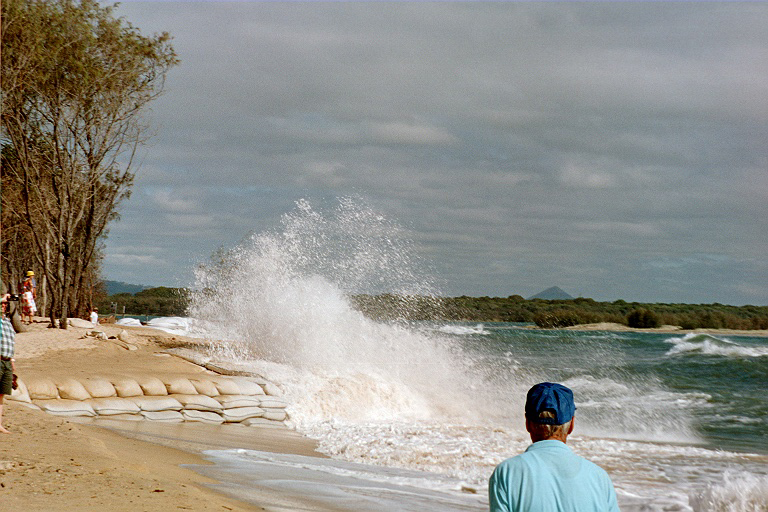 Geofabrics_Aust's tweet photo. Today is Thursday and we are sharing photos from over 20 years ago… dare we say #throwbackthursday?

Check out the case study to find out how Elcorock Geotextile Sand Containers protect the Maroochy River and surrounding #coastal areas from #erosion: https://t.co/HALqQELOc8 https://t.co/HB23Hp2X8F