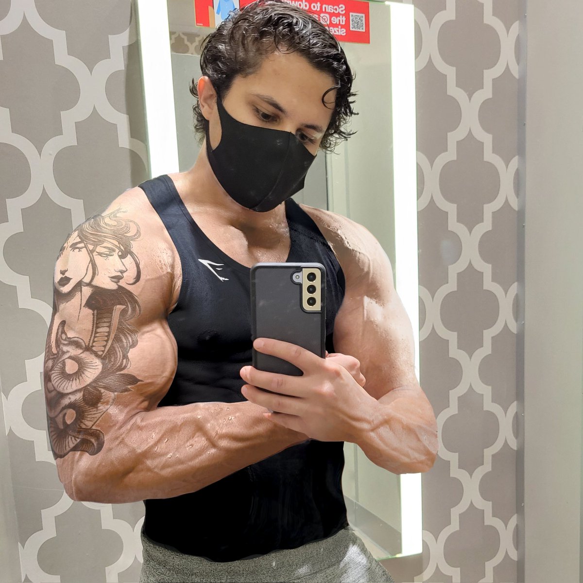 musclbull's tweet photo. Love when boys morph me into the beast I know I'm gonna be 
#musclegrowth #muscle #bodybuilding #roids #musclebull #muscledom #cashapp #growth 
#morph #muscleworship https://t.co/KhRqnUr6B3