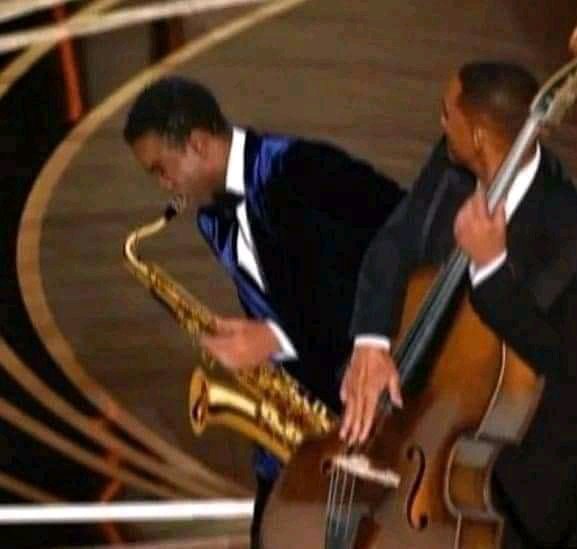 Eric_Duze's tweet photo. A musican had done this😂 https://t.co/wgguTZHB3I