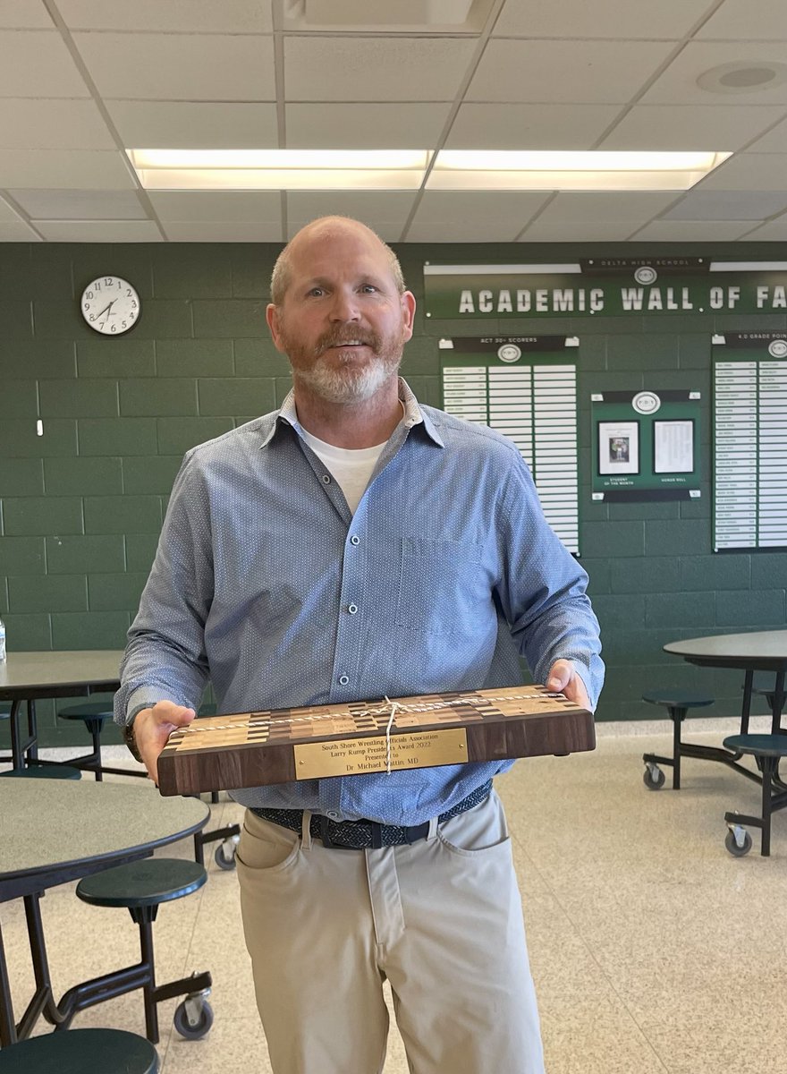 Special thanks to the Southshore wrestling officials association for honoring Coach Mike Mattin with the Larry Rump award for his involvement in a situation at the D3 districts in Rossford. 

They also donated $1000 to the ⁦<a href="/OhioAthleticCom/">OHAthleticCommittee</a>⁩ scholarship fund in his name.