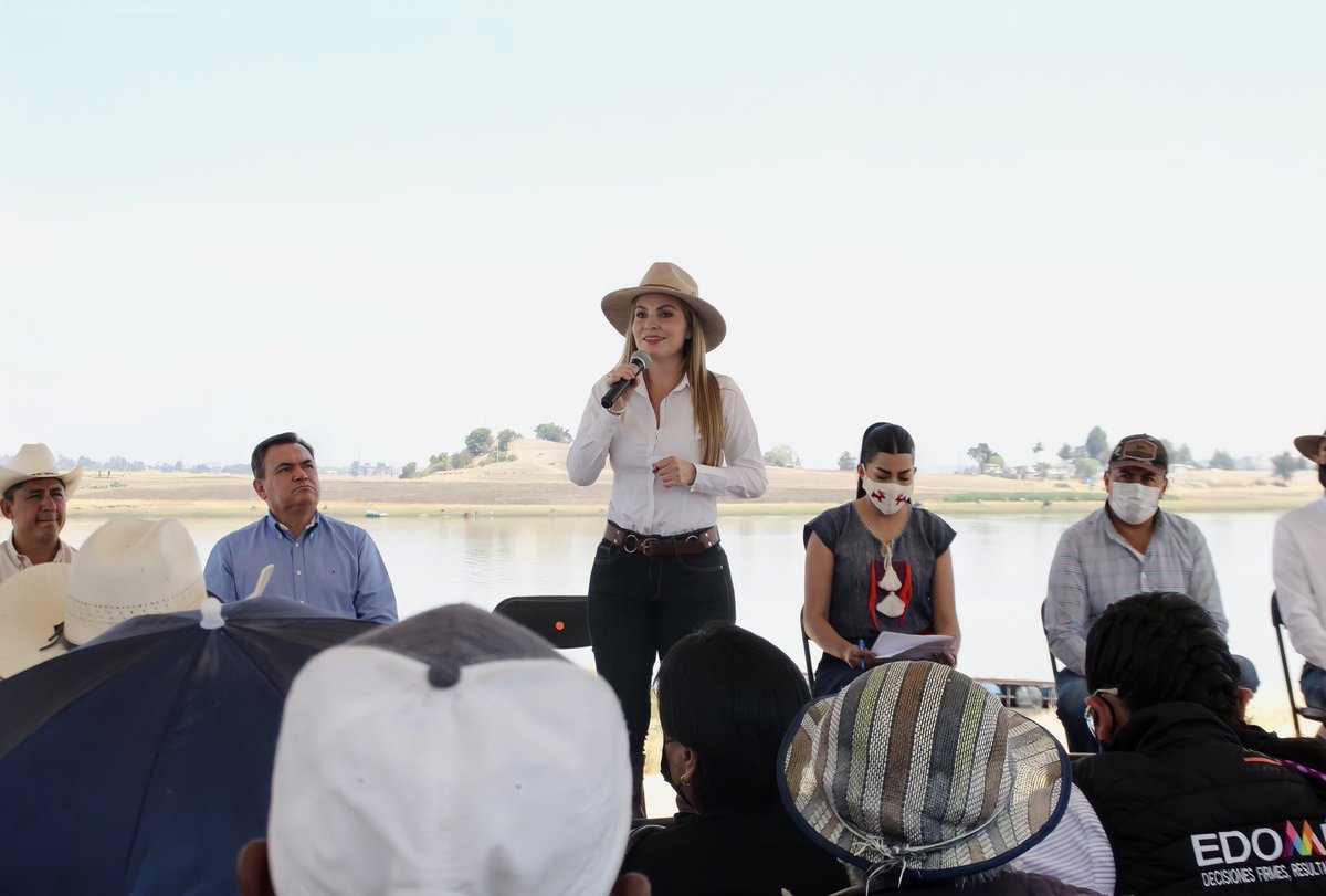 myriamcardenas's tweet photo. Sembramos alevines en la presa de #AlmoloyaDeJuárez para consumo y/o la reactivación económica. Agradezco el respaldo de la Mtra. @DiianaPerezB , titular del #CEDIPIEM; así como del Dir. @VICENTECH de la @CampoEdomex #DiputadaLocal #Distrito45 #MyriamCárdenas #YoSiRegresé https://t.co/MPrhA67k45