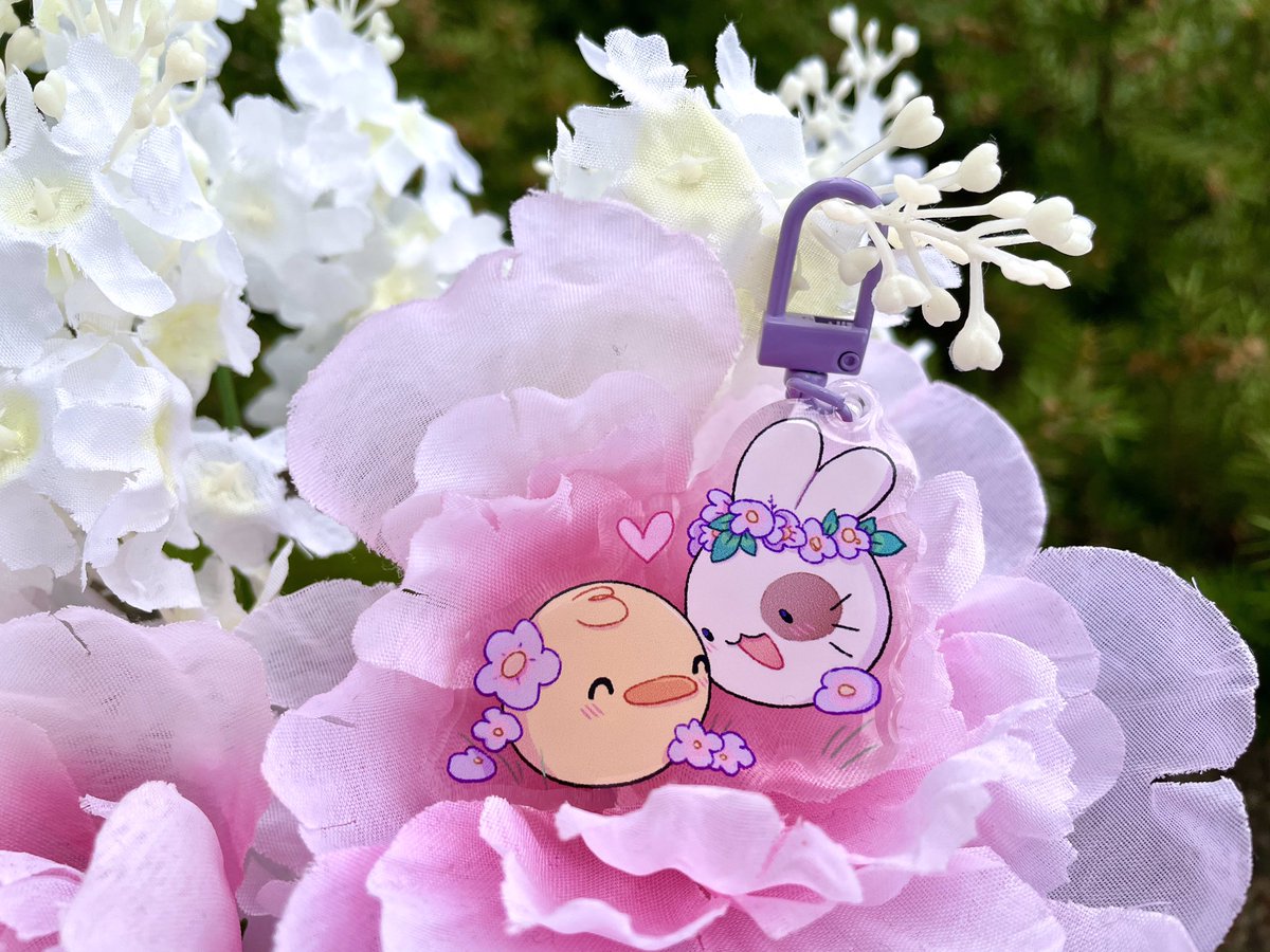 The goodies are starting to arrive! ✨

the Min and Cookie spring keychain 🌸