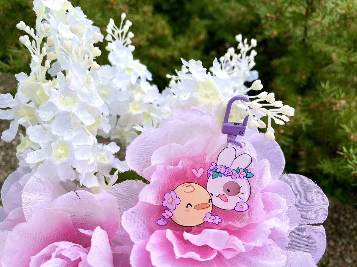 FamiliarComic's tweet photo. The goodies are starting to arrive! ✨

the Min and Cookie spring keychain 🌸 https://t.co/RUCAn36OxL