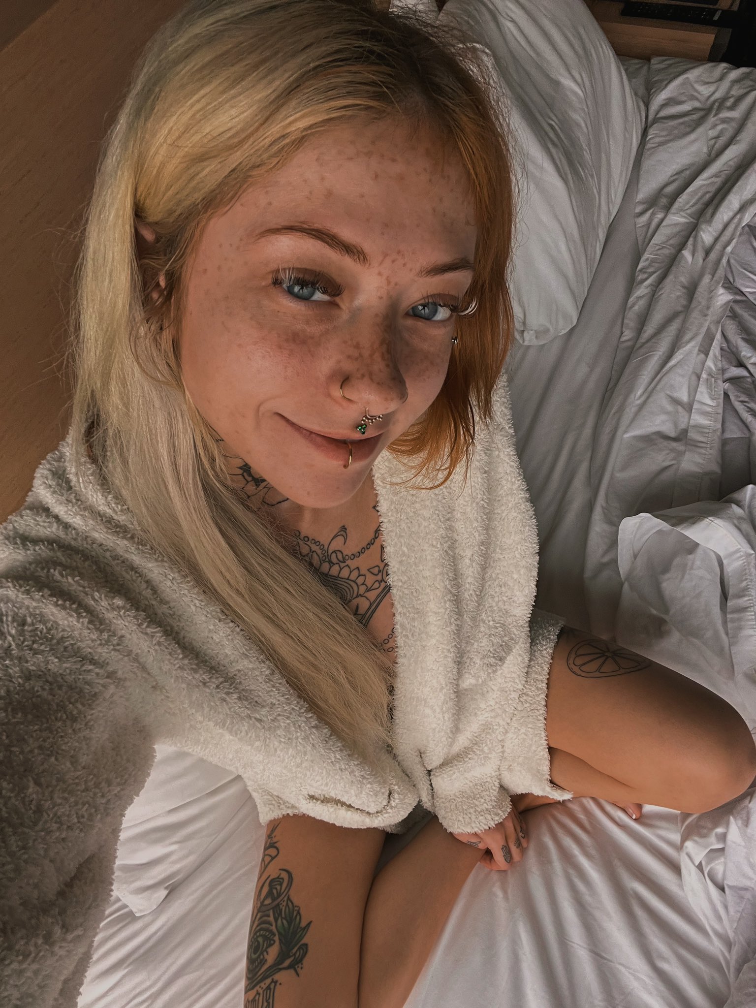 TW Pornstars - 2 pic. Bambi Sage. Twitter. which would u cum on??. 11:39 PM  - 6 Apr 2022