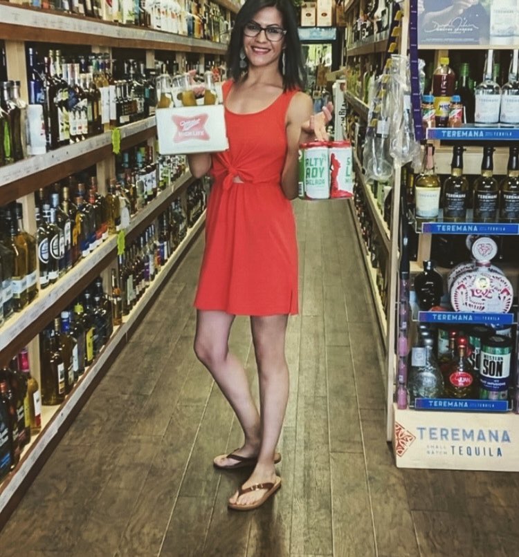 thisninagirl's tweet photo. After watching @MikeTaylorShow @LoveYouHardTV last night I decided to go by @_texascheer today to check it out 🍻 I got my @millerhighlife’s and I’m excited to try @MartinHouseBrew’s Salty Lady Michelada 👅 Great selection, amazing staff!!! #supportlocal #texascheer #beerlover https://t.co/WDlPJeK2QT