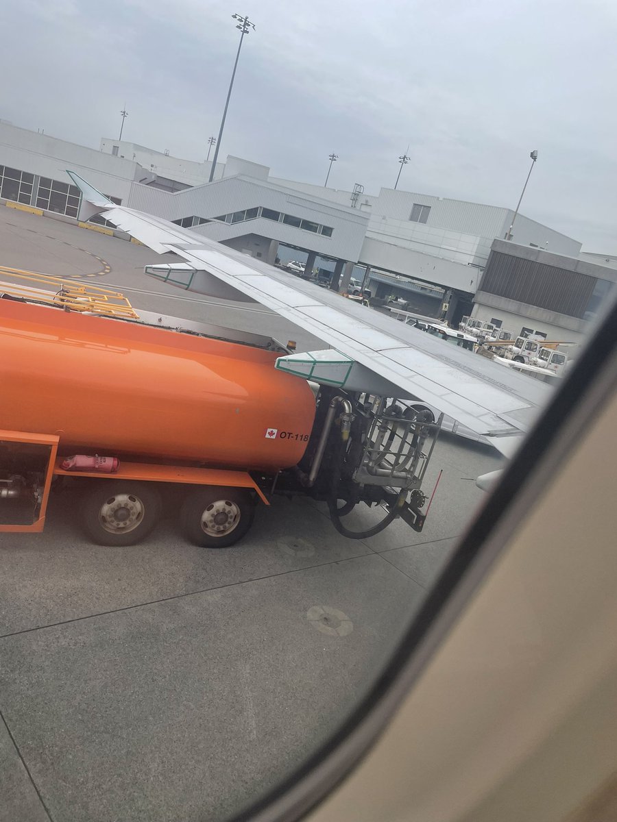 papaioannoy's tweet photo. I guess it’s something with this wings #ac122 #yvr2yyz https://t.co/rJjrcmeKaG
