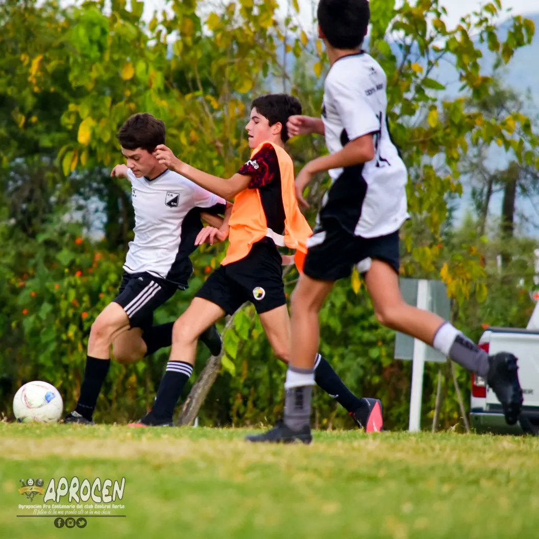 aprocen's tweet photo. #Amistoso | 8° División
⏰ Final del partido.
⚽️ #CentralNorte 6 - 4 #LaAcademia
☑️ Goles: Lautaro Carrizo, Ahias Montero, 
Santiago Jardín, Beltran Reyes, Alejo Pfizer y Lorenzo Viveros. 

#VamosLosPibes ⚫️ ⚪ https://t.co/2MifNkldT6