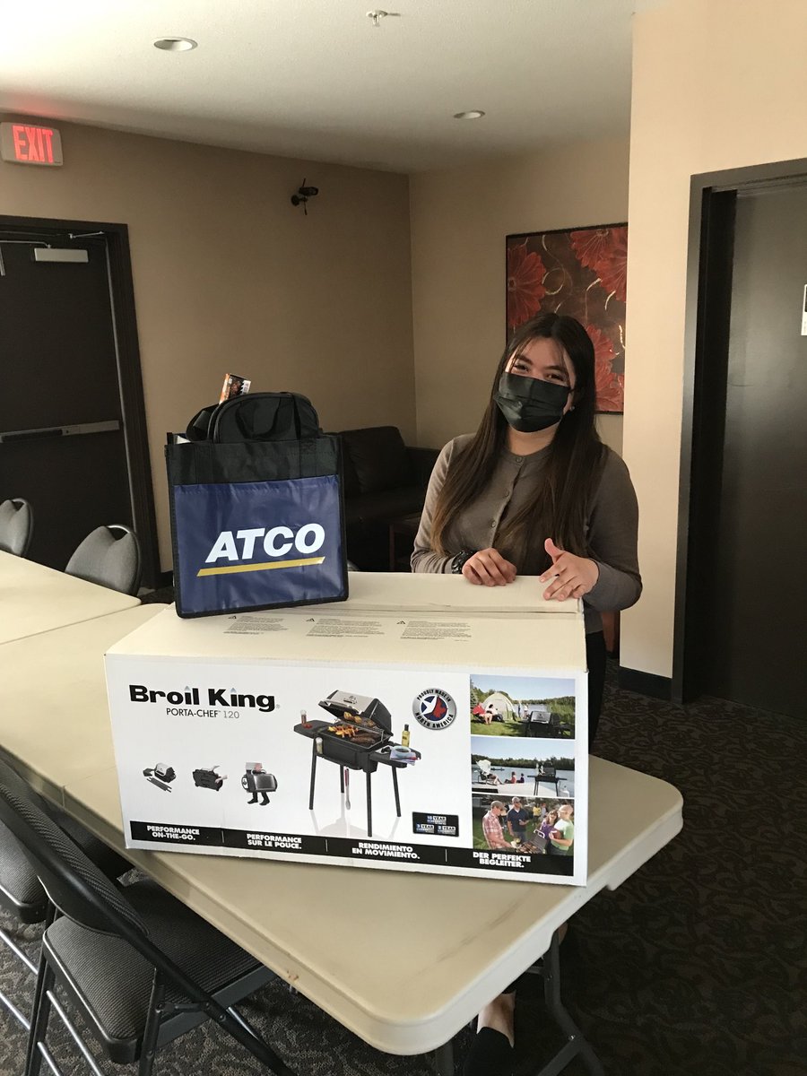 DamageWoloski's tweet photo. .@ATCOGas was very happy to deliver this awesome BBQ & summer grilling package prize to Hanna today 😁Thanks to all who stopped by our booth to chat 🙏 & special thanks to .@ichamber for having us😁 #ATCO #alwaysthereanywhere #digsafe #atcogas #Innisfail https://t.co/5jO5iyo3bh
