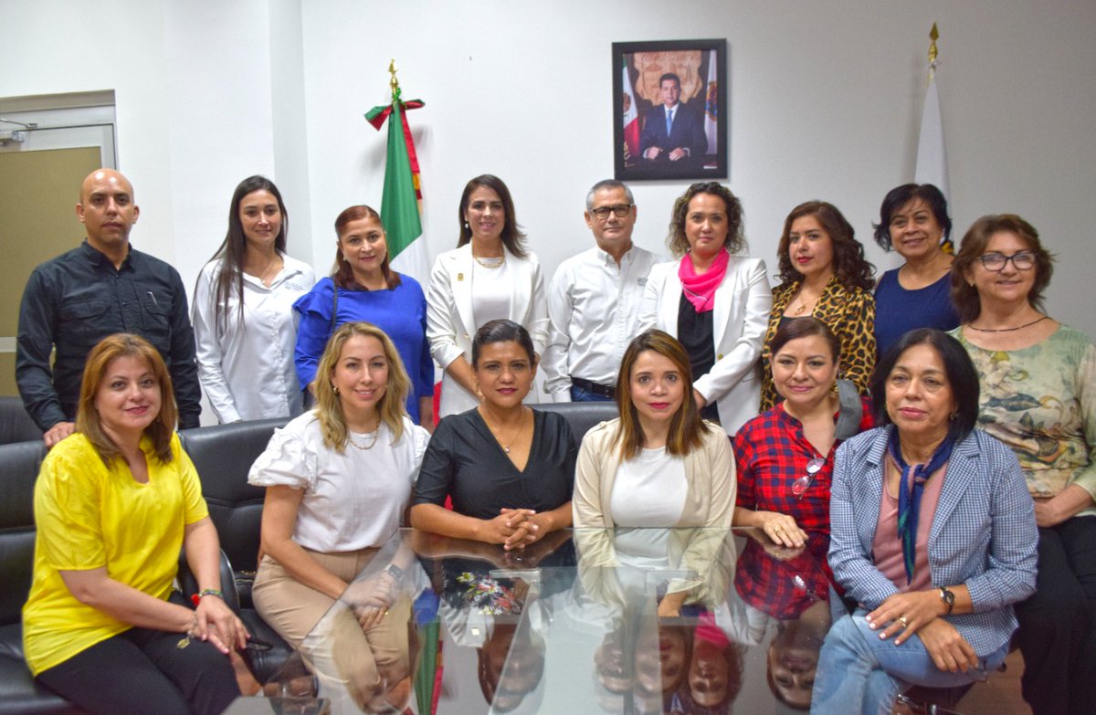 SSP_GobTam's tweet photo. Mujeres Empresarias de la #CANACOVictoria reconocen el alto nivel de preparación de la #PolicíaEstatal en la #Prevencion y combate al delito; así como las herramientas aplicadas en impulsar la cultura de la denuncia y la legalidad en #Tamaulipas https://t.co/Cm8QA5bnnw