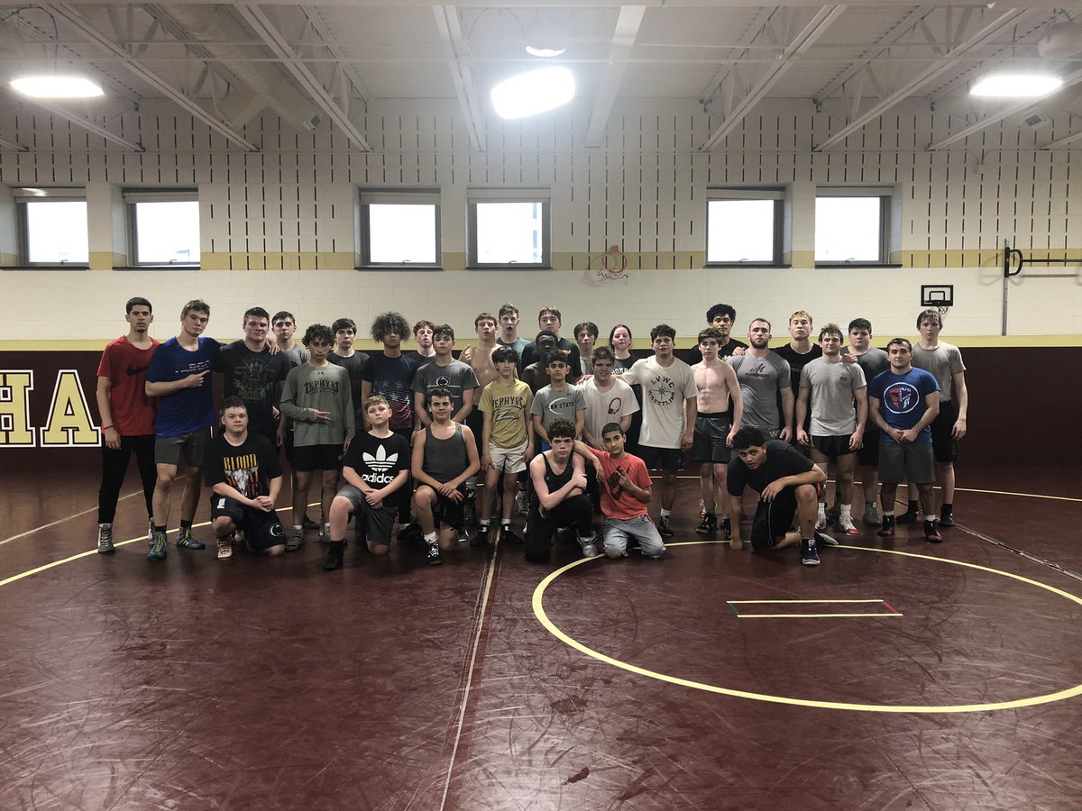 Zephyrwrestling's tweet photo. Another great 329CBWC session run by @G_Rea1 Great technique with wrestlers working to get a little better everyday! #Hardwork @329CBWC @ConcreteBarbell @ZephyrAthletics @aaronmorekin https://t.co/X6UOPc9mIv