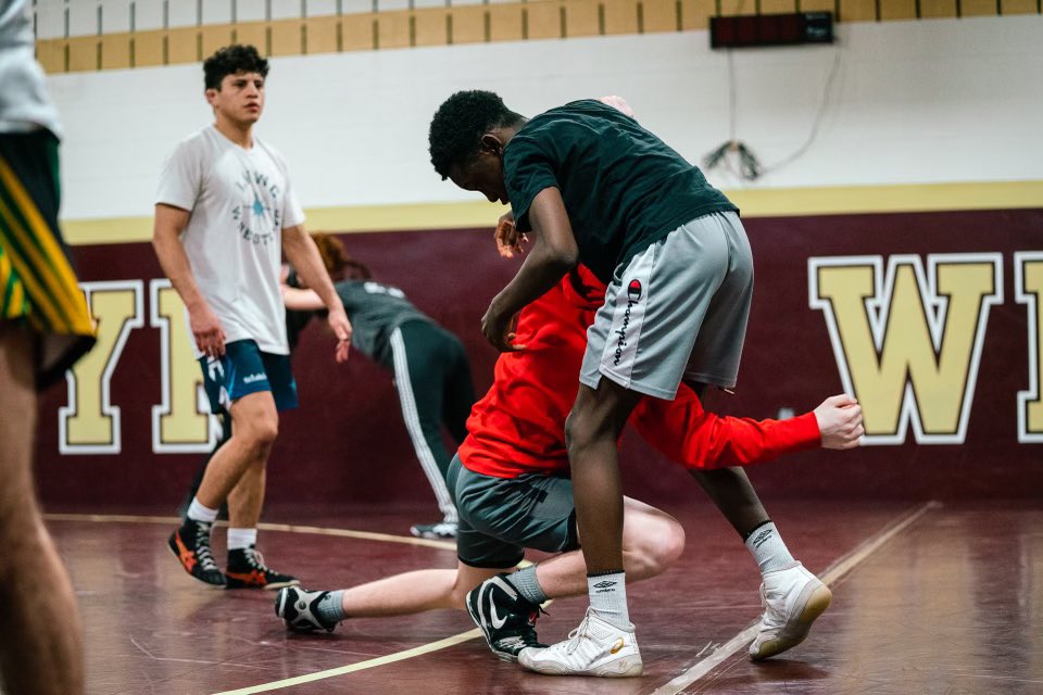 Zephyrwrestling's tweet photo. Another great 329CBWC session run by @G_Rea1 Great technique with wrestlers working to get a little better everyday! #Hardwork @329CBWC @ConcreteBarbell @ZephyrAthletics @aaronmorekin https://t.co/X6UOPc9mIv