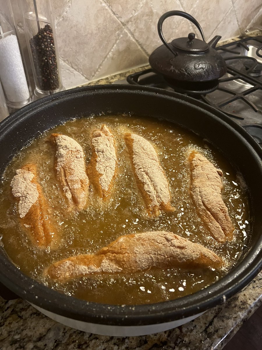 MiaNWonderland's tweet photo. Me frying fish while I watch pedo’s argue under my tweet with themselves about me calling Woody Allen a pedo🤣
I wonder what they’ve done today. #Multitaskqueen https://t.co/r6s79cFTK9