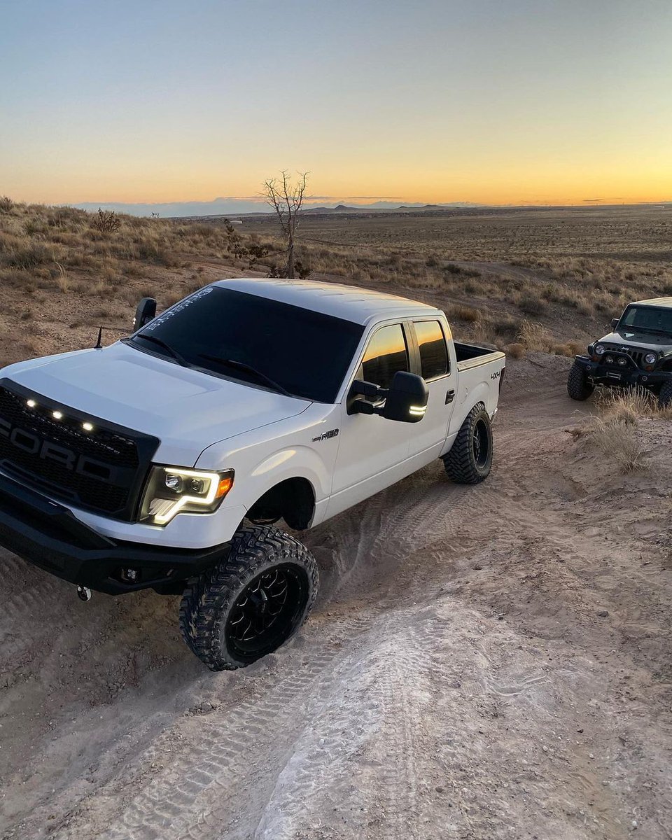 atturotires's tweet photo. Side by side and ready to ride! Who's your pavement cruising or off-roading partner??
​.
​📸: @f15.0reo on Instagram
​.
​Tires: TRAIL BLADE M/T 35x12.5R20
​.  
​.
​#Atturo #AtturoTires #Tires #GoYourOwnWay #TrailBlade #OffroadTires #Offroading #TrailBladeMT #MudTerrain4WD https://t.co/4oTVsztHsn