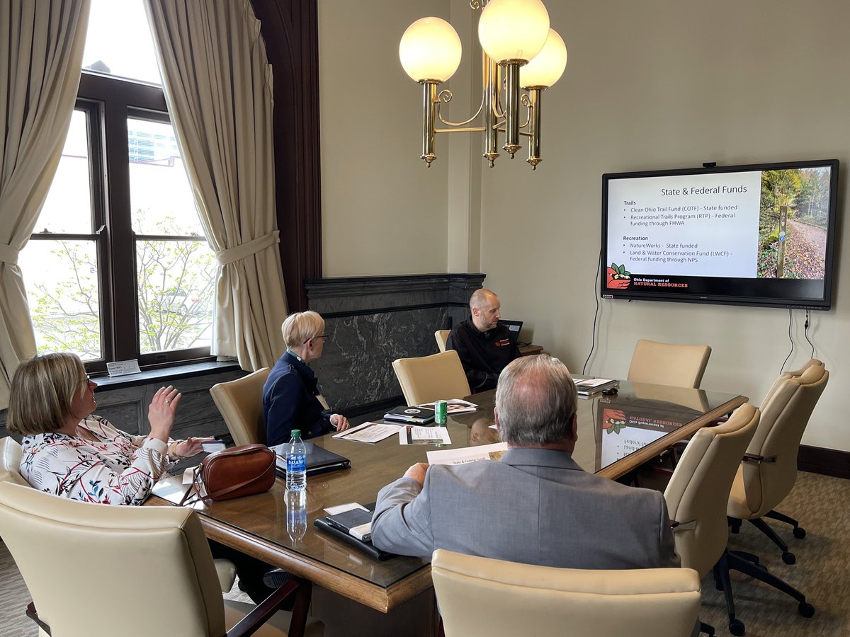 AllianceWC's tweet photo. Closing out our Capitol Drive with a few breakout sessions! Thank you @ODOT_Statewide ODNR @OHFacilities and @OhioDevelopment for hosting discussions with our Warren County leaders. #OneVoiceWarrenCounty https://t.co/YxCj7q3DkU