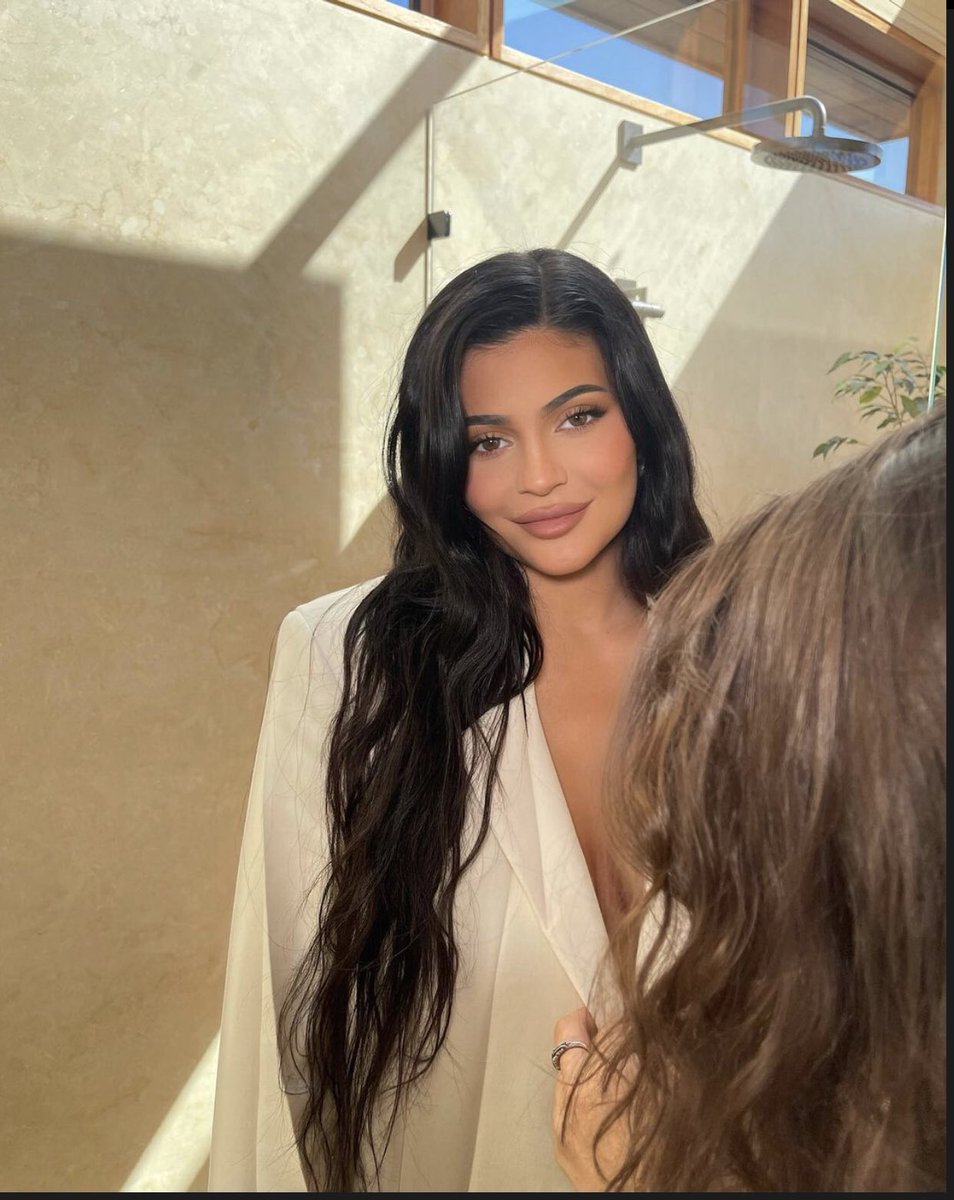 KYLIE JENNER 🥵🥵

“KARDASHIANS Dia de imprensa 🤍 nosso novo programa estreia dia 14 de abril no HULU <a href="/kardashianshulu/">The Kardashians</a>” 

Via instagram