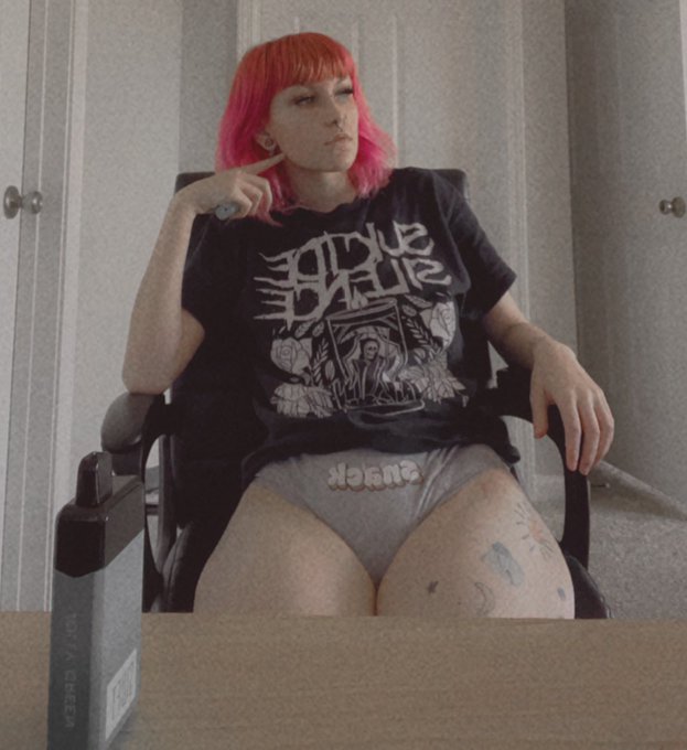 Spend money on me and maybe, just maybe, I&rsquo;ll suffocate you with my thighs. https://t.co/31QIKlx2nr<a href="/tag/findom"class="tags"><span>#findom</span></a><a href="/tag/treatyourself"class="tags"><span>#treatyourself</span></a><a href="/tag/cashapp"class="tags"><span>#cashapp</span></a>