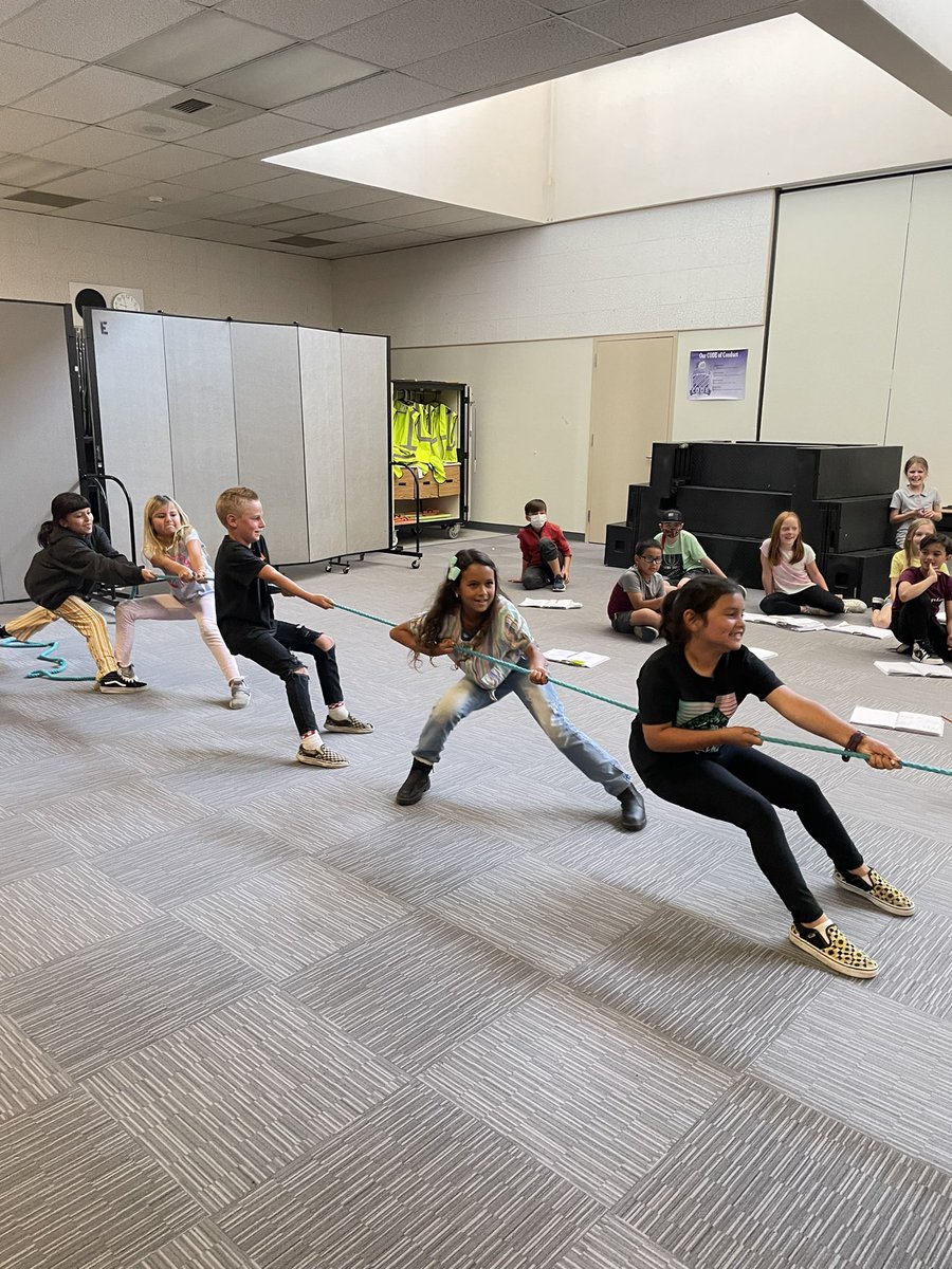 KimArvidson31's tweet photo. Balanced and unbalanced forces @EmpresaKnights Can you see all the pushing and pulling? Tug-of-War for the forces in action WIN! @VistaNGSS @VistaBlueprint #thirdgraderocks #sciencerocks https://t.co/74Z5V9vgXz
