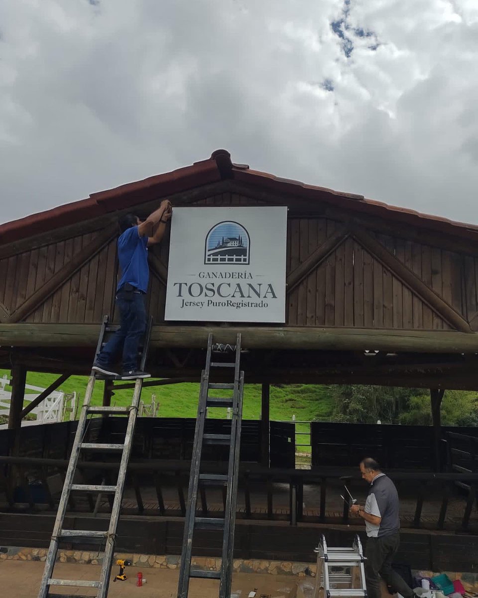 ganadotoscana's tweet photo. #Toscaniando: Hoy montaje - listos para recibirlos mañana en nuestro día de campo: Jersey con estilo Toscana: Profundización en la raza Jersey - Abril 7 -2022 - 7:30 AM

#honramosnuestrasvacas #teamtoscana #gojerseys #jerseyslovers #jersey #madeintoscana🇮🇹 #ganaderiasostenible https://t.co/XOamCuKWhp