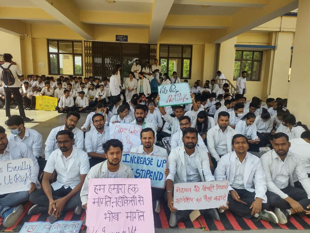 जब तक नहीं बढ़ेगा stipend, पशु चिकित्सा रहेगी बंद।
#VetUnity 
#Increase_UP_vets_stipend
#Duvasu_Vet_Stipend 
#SVPUAT_Meerut 
<a href="/myogiadityanath/">Yogi Adityanath</a> <a href="/MrityunjayUP/">Mrityunjay Kumar</a> <a href="/TanseemHaider/">Tanseem Haider तनसीम हैदर</a> <a href="/shalabhmani/">Dr. Shalabh Mani Tripathi</a> <a href="/icarindia/">Indian Council of Agricultural Research.</a> <a href="/Aamitabh2/">Amitabh Agnihotri</a> <a href="/brajeshpathakup/">Brajesh Pathak</a> <a href="/presidentVCI/">Dr. Umesh C Sharma</a> <a href="/ptshrikant/">Shrikant Sharma</a> <a href="/dharampalbjpmla/">Dharampal Singh</a>