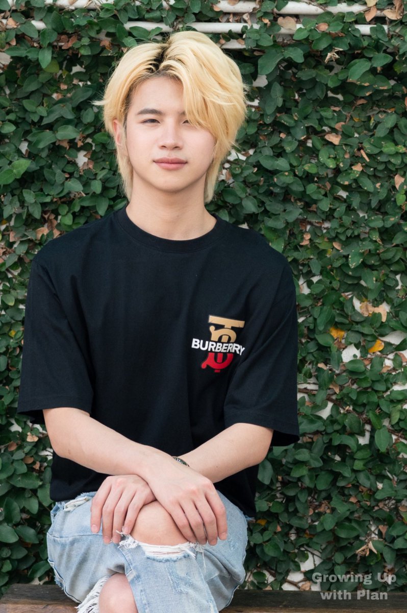 GrowingUPwPlan's tweet photo. Miss you nakub ;) 💚

#คนของแปลน #PlanRathavit https://t.co/UD1rdApWWX