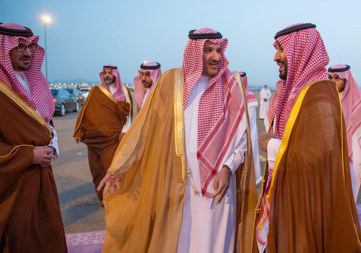 imarat_almadina's tweet photo. #صور | 

سمو #ولي_العهد الأمير #محمد_بن_سلمان يصل #المدينة_المنورة وفي مقدمة مستقبليه سمو أمير المنطقة #فيصل_بن_سلمان وسمو نائبه الأمير #سعود_بن_خالد_الفيصل. https://t.co/riHTJf3Srv