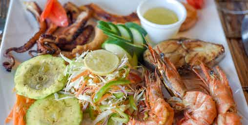 knowtztours's tweet photo. Your holiday sounds perfect once accompanied by seafood in Zanzibar.
It is a pleasure to serve you

#jambianbeach #zanzibar #zanzibardestination #zanzibarholiday 
#tanzaniaunforgettable #kijijichamama #wateractivities #vitaminsea #seafood https://t.co/K4eiEYJAuI