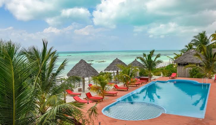 knowtztours's tweet photo. Your holiday sounds perfect once accompanied by seafood in Zanzibar.
It is a pleasure to serve you

#jambianbeach #zanzibar #zanzibardestination #zanzibarholiday 
#tanzaniaunforgettable #kijijichamama #wateractivities #vitaminsea #seafood https://t.co/K4eiEYJAuI