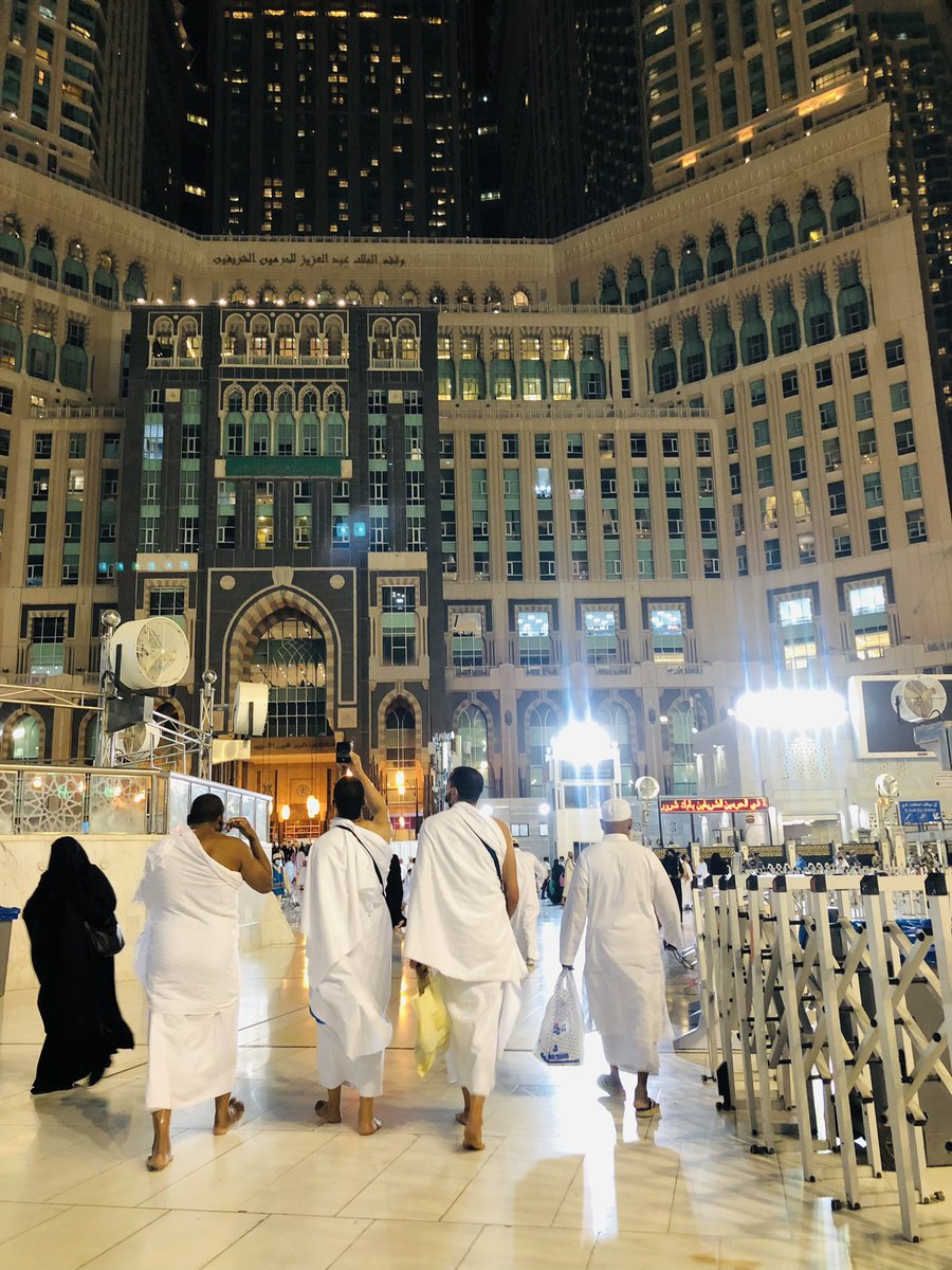 BintAbdullah77's tweet photo. "أحتاجُ مكَّةَ كي أُرَمِّمَ مُهجتي
 أحتـاجُ مكةَ كي ألُـمَّ شتاتي🤍" https://t.co/czKgLg0Uol