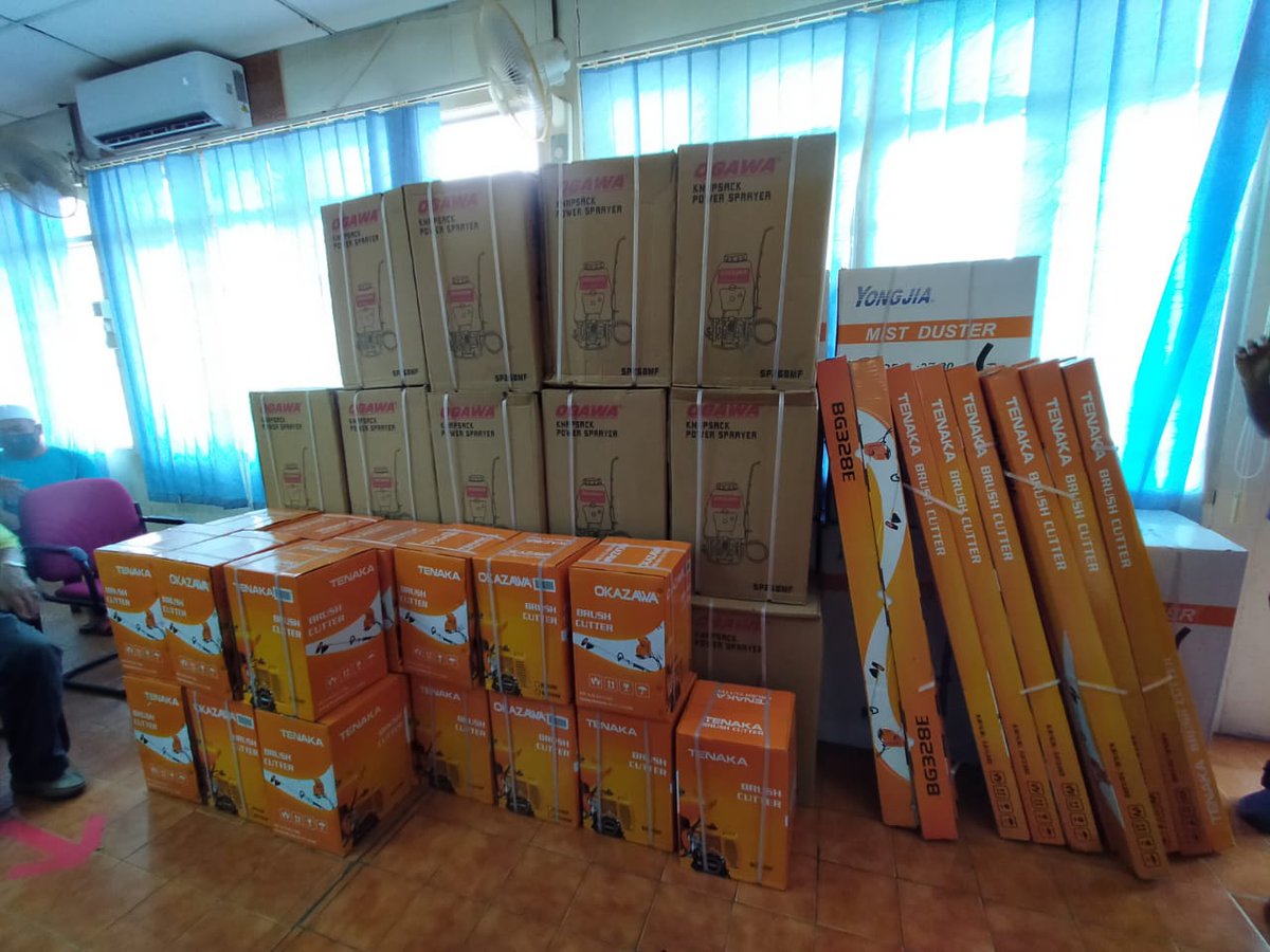 PPKMERBOK's tweet photo. Majlis Sumbangan Peralatan Pertanian Kepada Ahli PPK Merbok oleh Yb. Ustaz Hanif bin Ghazali, Adun Tg. Dawai.

Terima Kasih Yb.

#LPPMalaysia
#LPPKedah
#PerkasaPeladang https://t.co/3dtJvdKuDt