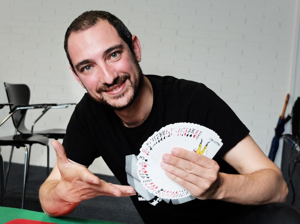 Ponentes de las XX JAEM.
Hoy os presentamos a Sergio Belmonte Palmero. <a href="/magiaymates/">Sergio Belmonte</a> . Para ampliar información visita 20.jaem.es o síguenos en Telegram t.me/jaem20valencia