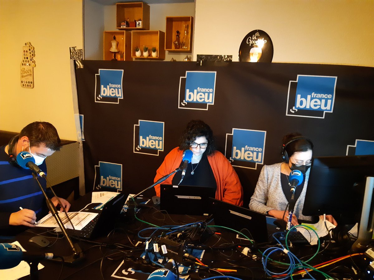 ici_creuse's tweet photo. Matinale spéciale sur @FBCreuse ce jeudi en direct du bar Les marronniers à La Souterraine. On parle #emploi et de l'ancienne usine GM&amp;S avec Jean-François Muguay, l'ancien maire de la ville. https://t.co/URmYKOtjeK