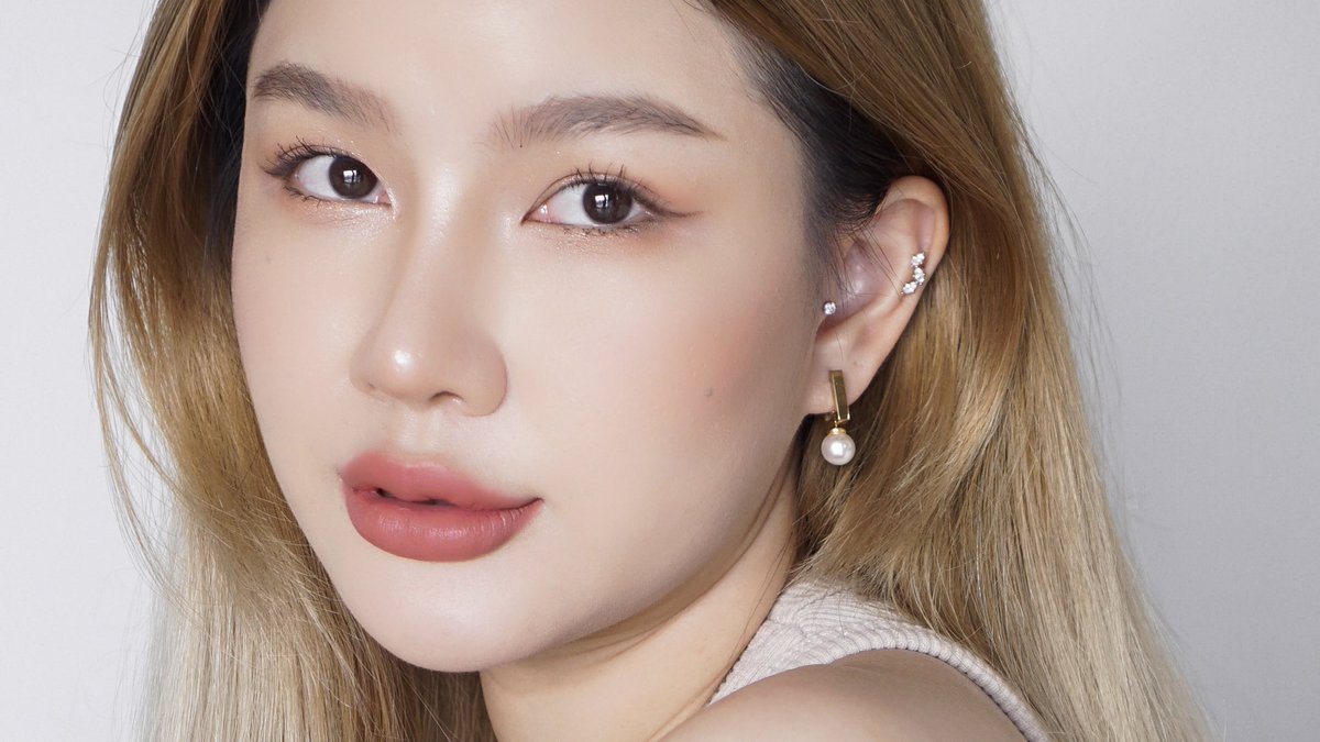 Mlie_Makeup's tweet photo. รองพื้นงานผิวลูกคุณ 2 สูตรดังในตำนานของ Shiseido #SynchroSkin ใครชอบงานผิวฉ่ำโกลว์เล่นแสงต้อง Skin Radiant Lifting เนื้อรองพื้นกระจายแสงช่วยอำพรางรูขุมขนเหมาะกับผิวแห้ง-ผสม ส่วนใครผิวผสม-มัน ชอบฟินิชผิวแบบกึ่งแมทต์เนื้อเนียนสบายผิวแนะนำ Skin Self-Refreshing เลย #ShiseidoThailand https://t.co/1xDWLfg76M