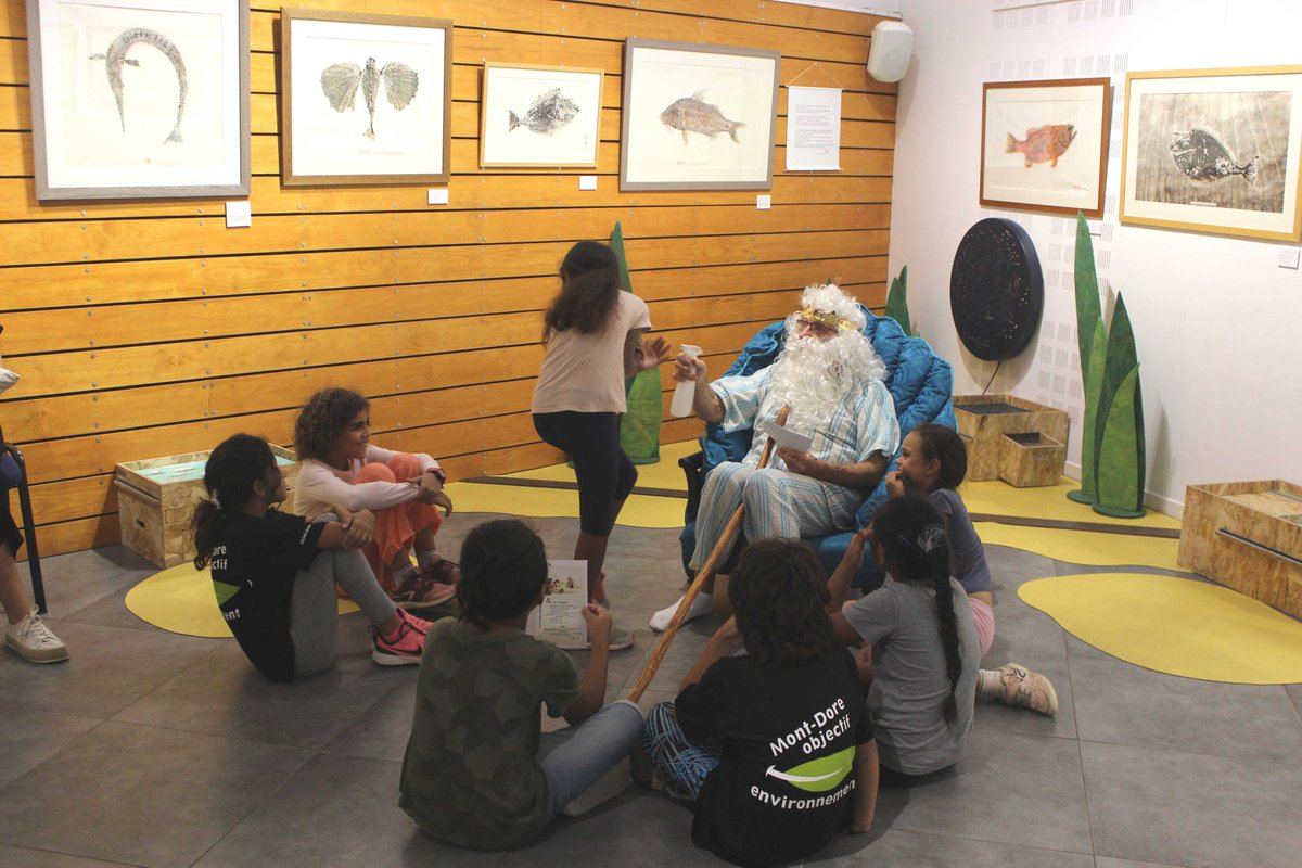 MuseeMaritimeNc's tweet photo. De l'#animation cet après-midi avec les enfants du centre d'éducation à l'environnement de la Ville du Mont-Dore! Ils ont obtenu, en se mouillant un peu, leur certificat du #Passagedelaligne remis par Neptune lui-même 🌬!Réservation au 26 34 43 pour la semaine prochaine ! https://t.co/x1KsL6v6pv