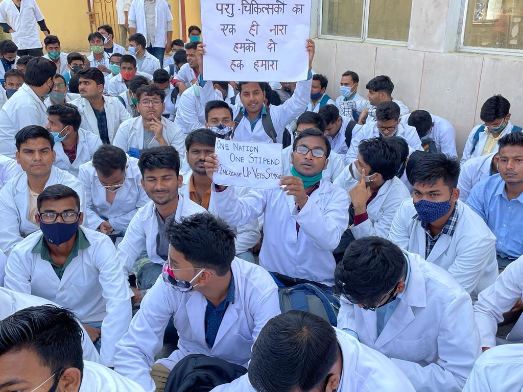 drsaurabhanand's tweet photo. #Increase_UP_vets_stipend #ANDUAT #ANDUAT_Ayodhya
@myogiadityanath @PMOIndia @CMOfficeUP @Dept_of_AHD https://t.co/Wow7AcMtX9