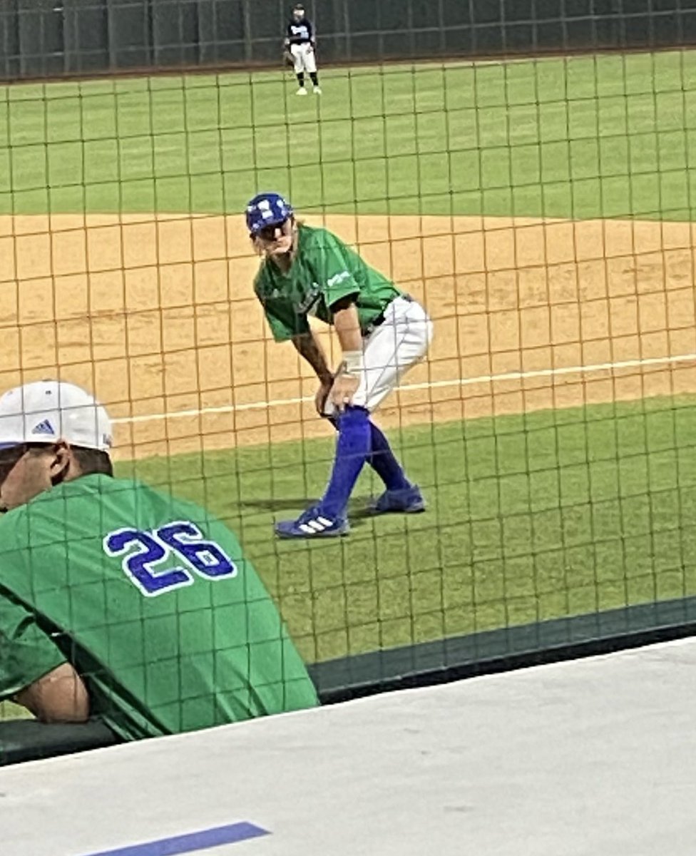 IslandersBSB's tweet photo. New first base coach? @ColeModgling12 

#ShakasUp https://t.co/vPWErhft2A