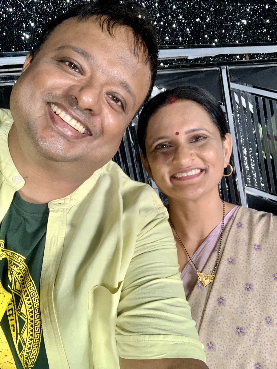 HrishiKay's tweet image. Theres a fab bit where I ask @ActorJameel @getkul @sunita_rajwar @HaanjiHarsh #VaibhavRajGupta about memories of their 1st #PiggyBank Their answers are pure gold🤩 #GullakS3 s writing is the best yet &amp;amp; these actors are the perfect vehicle for it to reach us! 10am on @943RadioOne