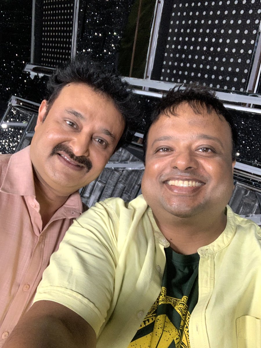 HrishiKay's tweet image. Theres a fab bit where I ask @ActorJameel @getkul @sunita_rajwar @HaanjiHarsh #VaibhavRajGupta about memories of their 1st #PiggyBank Their answers are pure gold🤩 #GullakS3 s writing is the best yet &amp;amp; these actors are the perfect vehicle for it to reach us! 10am on @943RadioOne