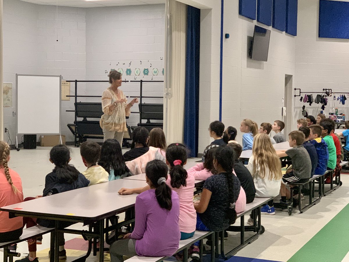 MrsShoaf's tweet photo. Such an honor having the fabulous @mdrayer1 speak to our 5th Graders today about hosting tv and radio, writing books, and more importantly LIFE. We appreciate you, Mindy! #SMES #MakeTodayAmazing #WhatMatters @OlentangySD https://t.co/F9jEdLzyLb