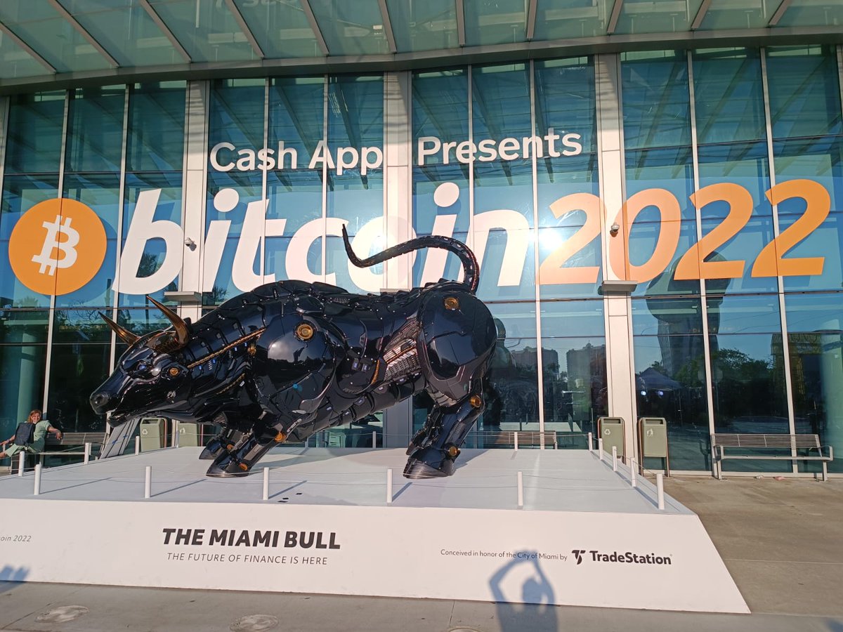 TsxDev's tweet photo. Tremendas fotos que comparte un amigo de #BACarmy 🪖 de @BlockAcademyCL
En la @TheBitcoinConf 2022 en el Centro de convenciones de #Miami Beach 🤩
Seguimos muy Bullish con #BTC 🐂
#Bitcoin 🚀 https://t.co/nYElfsVlNY