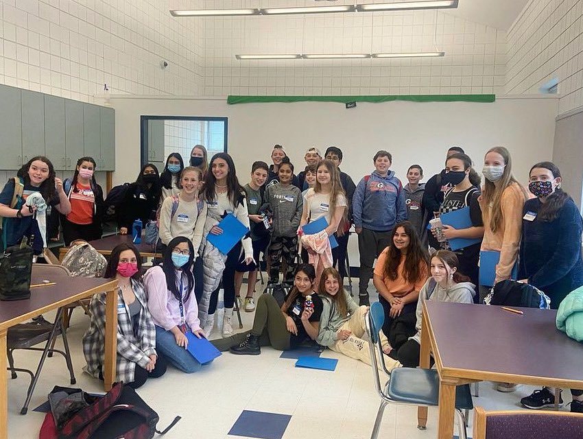 HarborsidePTO's tweet photo. Many thanks to Milford Prevention Council for working with our natural helpers!! #milfordpreventioncouncil #naturalhelpers #hmspto https://t.co/7Msqr2hWbw