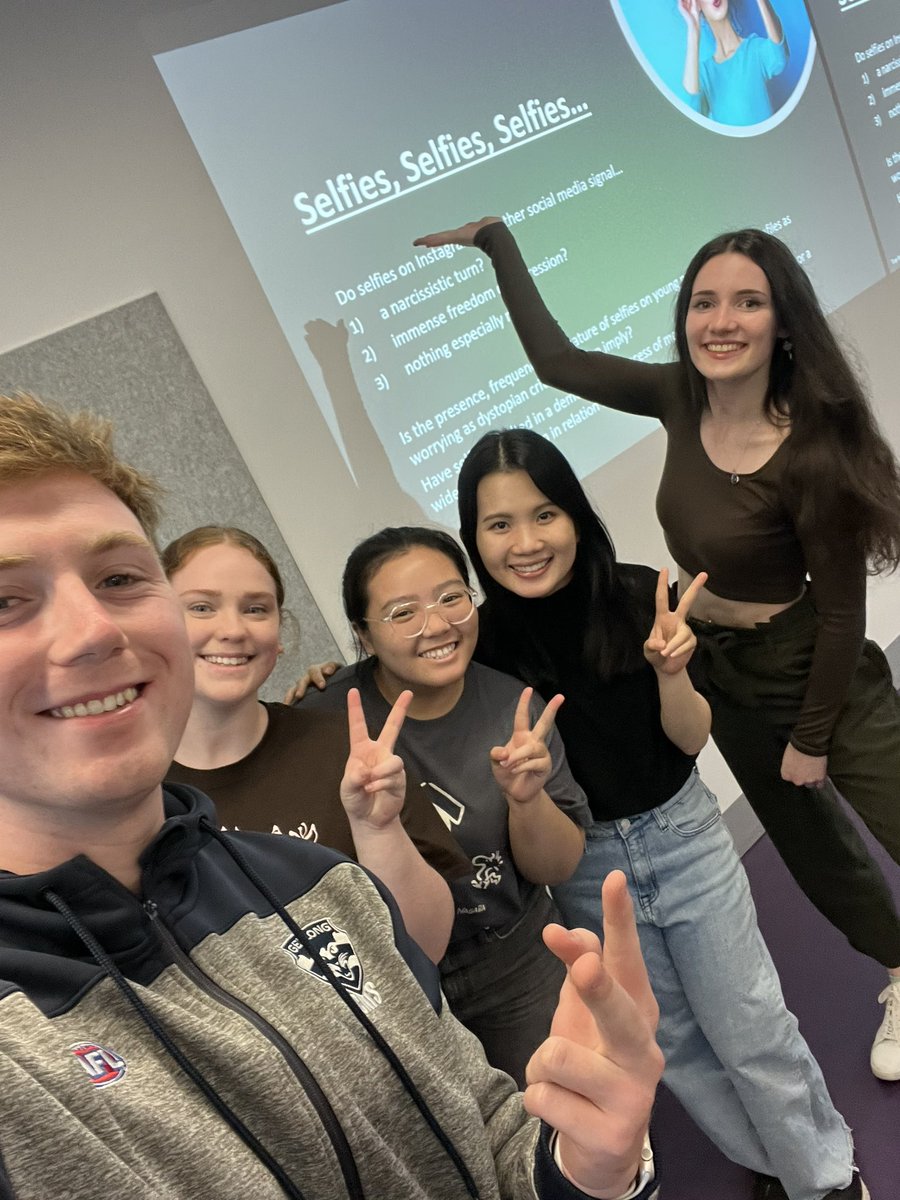 LukasHarry_siml's tweet photo. @AlishYounus Selfie gang @BridgetMeddis @Vanessa_van3382 @caitlynchilds6 @itsvannguyen https://t.co/K9E2owpukH